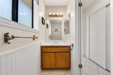 Bath - 1732 E Mission Rd, Fallbrook, CA 92028 photo 4 of 4