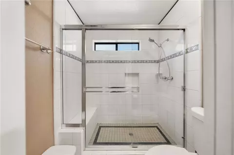 Bath - 1732 E Mission Rd, Fallbrook, CA 92028 photo 2 of 4