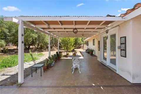 Exterior - 1732 E Mission Rd, Fallbrook, CA 92028 photo 4 of 15