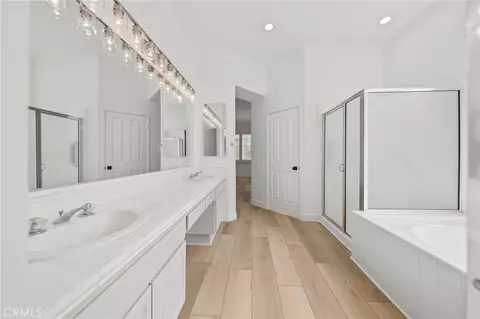 Bath - 30981 Mashie Way, Temecula, CA 92591 photo 2 of 3
