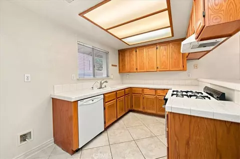 Kitchen - 19981 Silvercrest Ln, Riverside, CA 92508 photo 2 of 5