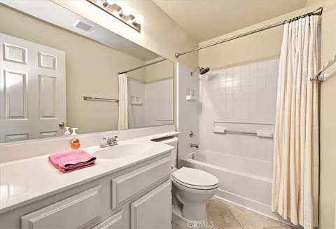 Bath - 19981 Silvercrest Ln, Riverside, CA 92508 photo 1 of 3