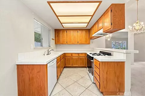 Kitchen - 19981 Silvercrest Ln, Riverside, CA 92508 photo 3 of 5