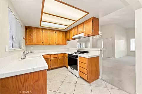 Kitchen - 19981 Silvercrest Ln, Riverside, CA 92508 photo 4 of 5