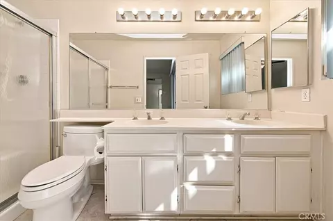 Bath - 19981 Silvercrest Ln, Riverside, CA 92508 photo 2 of 3