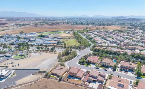 View/Area - 35712 Ginger Tree, Winchester, CA 92596 photo 3 of 4