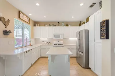 Kitchen - 42904 Via Alhama, Temecula, CA 92592 photo 2 of 3