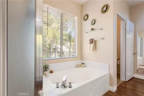 Bath - 42904 Via Alhama, Temecula, CA 92592 photo 2 of 4
