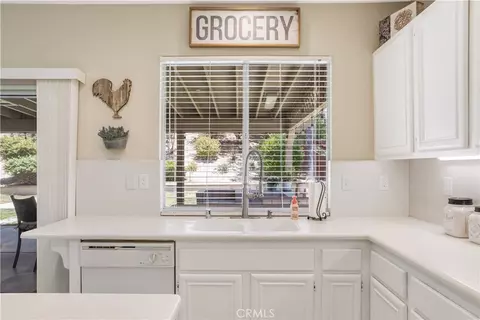 Kitchen - 42904 Via Alhama, Temecula, CA 92592 photo 3 of 3