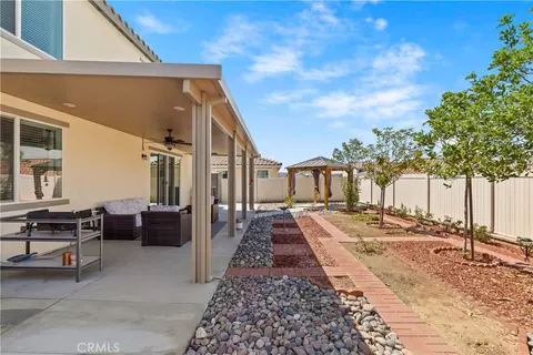 Exterior - 214 Knotgrass St, Hemet, CA 92543 photo 3 of 12
