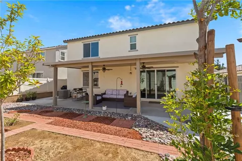 Exterior - 214 Knotgrass St, Hemet, CA 92543 photo 6 of 12