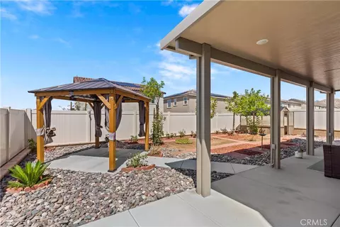 Exterior - 214 Knotgrass St, Hemet, CA 92543 photo 5 of 12