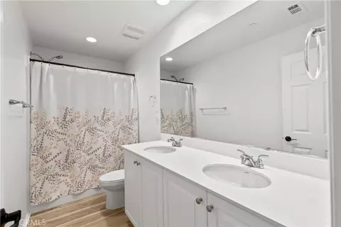Bath - 214 Knotgrass St, Hemet, CA 92543 photo 3 of 3