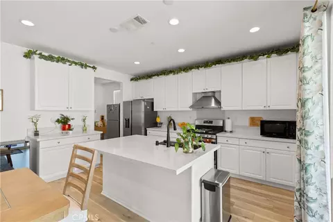 Kitchen - 214 Knotgrass St, Hemet, CA 92543 photo 1 of 2