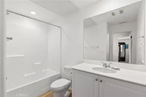 Bath - 214 Knotgrass St, Hemet, CA 92543 photo 1 of 3