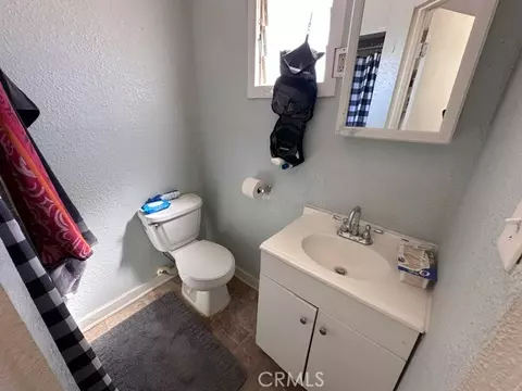 Bath - 155 N 3rd St, Blythe, CA 92225 photo 4 of 4