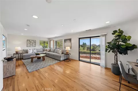 Living - 4911 San Jacinto Cir E, Fallbrook, CA 92028 photo 3 of 4