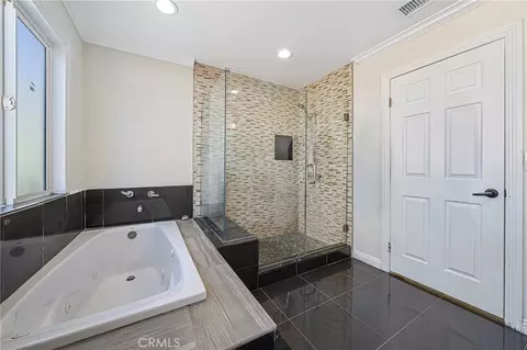 Bath - 17373 Cyrus Ln, Riverside, CA 92504 photo 1 of 4