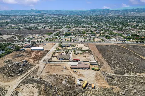 View/Area - 17373 Cyrus Ln, Riverside, CA 92504 photo 2 of 5