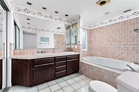 Bath - 4581 Crestview Dr, Norco, CA 92860 photo 2 of 3