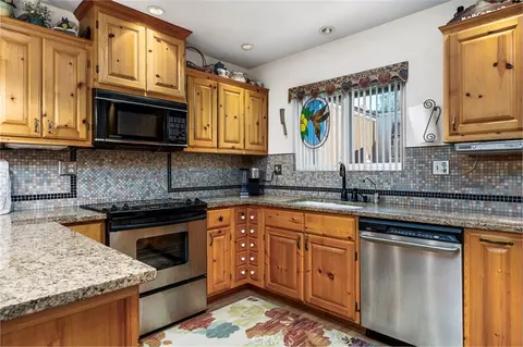Kitchen - 4581 Crestview Dr, Norco, CA 92860 photo 5 of 5