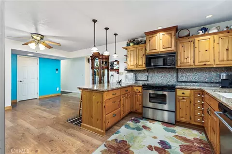 Kitchen - 4581 Crestview Dr, Norco, CA 92860 photo 4 of 5