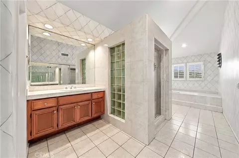 Bath - 45556 Via Jaca, Temecula, CA 92592 photo 2 of 4