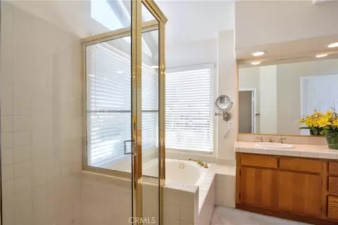 Bath - 30569 Bridgeview Cir, Temecula, CA 92592 photo 1 of 3