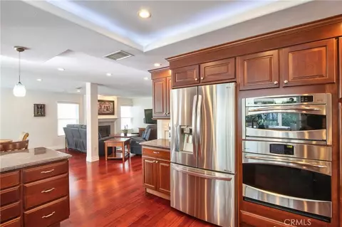 Kitchen - 30569 Bridgeview Cir, Temecula, CA 92592 photo 6 of 8