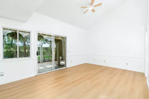 Living - 31211 Corte Alhambra, Temecula, CA 92592 photo 3 of 4