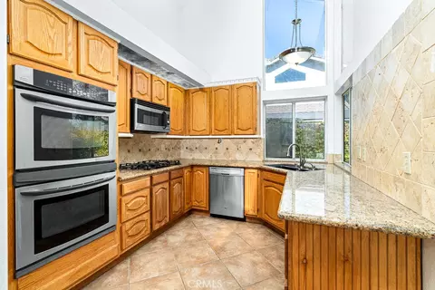 Kitchen - 31211 Corte Alhambra, Temecula, CA 92592 photo 1 of 4
