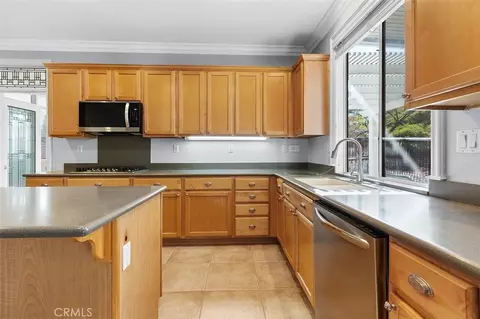 Kitchen - 33421 Barrington Dr, Temecula, CA 92592 photo 2 of 3
