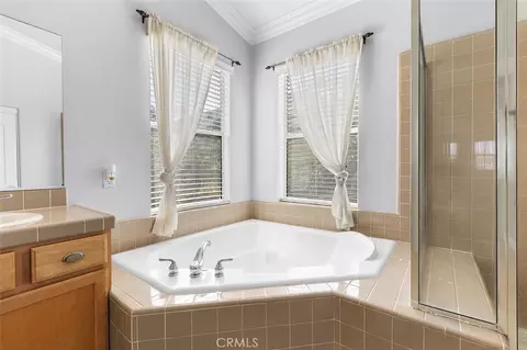 Bath - 33421 Barrington Dr, Temecula, CA 92592 photo 6 of 6