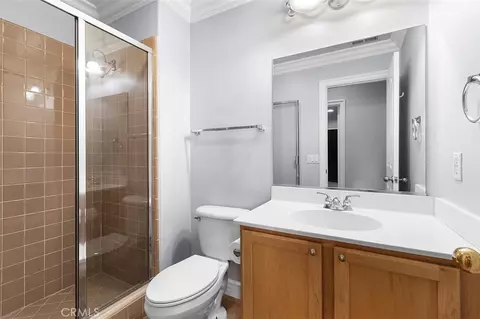 Bath - 33421 Barrington Dr, Temecula, CA 92592 photo 1 of 6