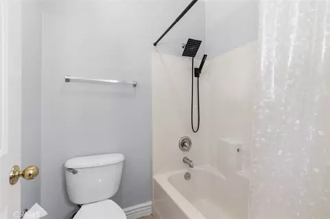 Bath - 33421 Barrington Dr, Temecula, CA 92592 photo 4 of 6