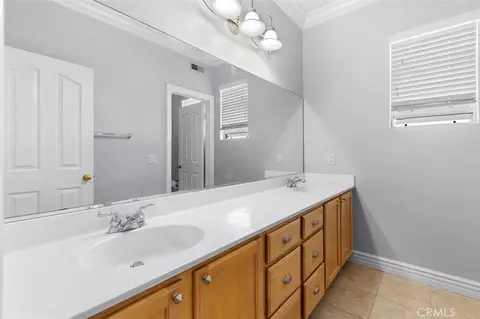 Bath - 33421 Barrington Dr, Temecula, CA 92592 photo 3 of 6