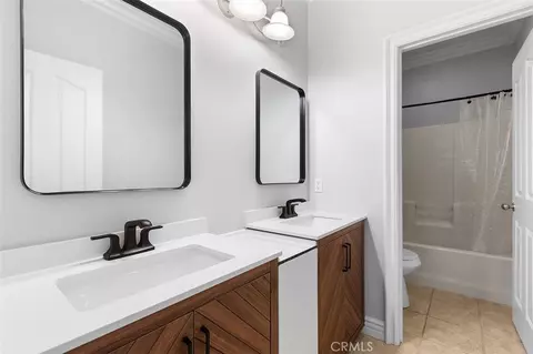 Bath - 33421 Barrington Dr, Temecula, CA 92592 photo 2 of 6