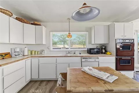 Kitchen - 44451 Tule Fire Rd, Anza, CA 92539 photo 10 of 12