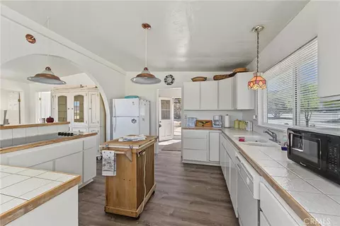Kitchen - 44451 Tule Fire Rd, Anza, CA 92539 photo 11 of 12