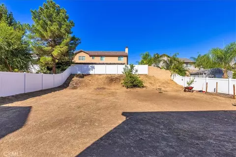 Exterior - 152 Alabaster Loop, Perris, CA 92570 photo 10 of 17
