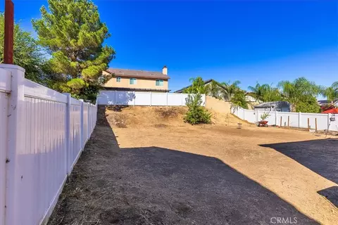 Exterior - 152 Alabaster Loop, Perris, CA 92570 photo 13 of 17