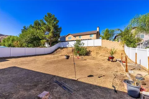 Exterior - 152 Alabaster Loop, Perris, CA 92570 photo 11 of 17