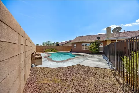 Exterior - 10716 Wakefield St E, Adelanto, CA 92301 photo 12 of 18