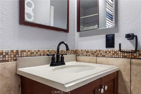 Bath - 10716 Wakefield St E, Adelanto, CA 92301 photo 5 of 5