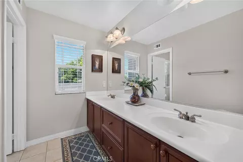 Bath - 33051 Rudy Ct, Temecula, CA 92592 photo 2 of 5