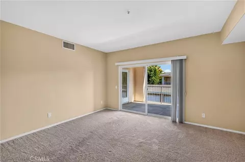 Living - 31368 Taylor, Temecula, CA 92592 photo 3 of 5