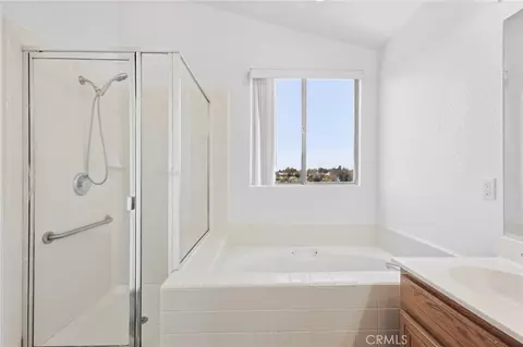 Bath - 41851 Vardon Dr, Temecula, CA 92591 photo 2 of 3