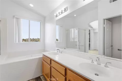 Bath - 41851 Vardon Dr, Temecula, CA 92591 photo 3 of 3