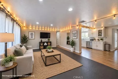 Living - 58407 Campanula St, Yucca Valley, CA 92284 photo 1 of 7