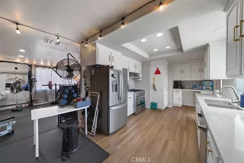 Kitchen - 58407 Campanula St, Yucca Valley, CA 92284 photo 1 of 3
